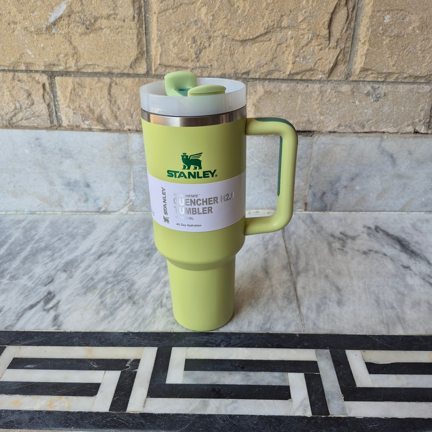The Quencher H2.0 Flowstate Tumbler 40oz